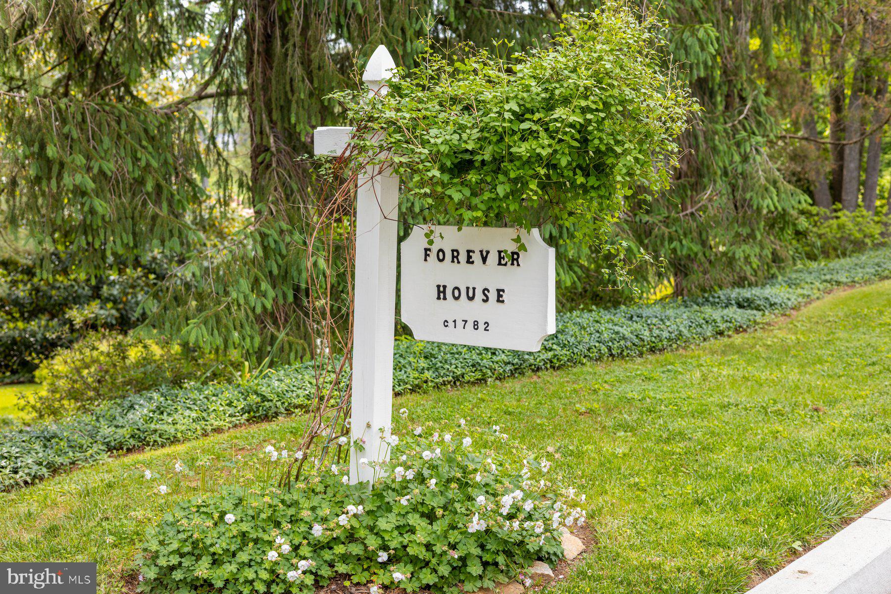 13704 Bardon Road Phoenix, MD 21131 - Photo 4 of 88 a sign of golf club on a wall
