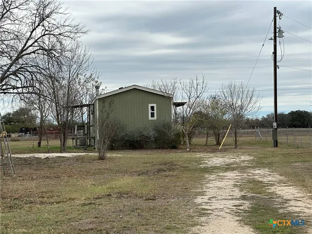 a house view with backyard space