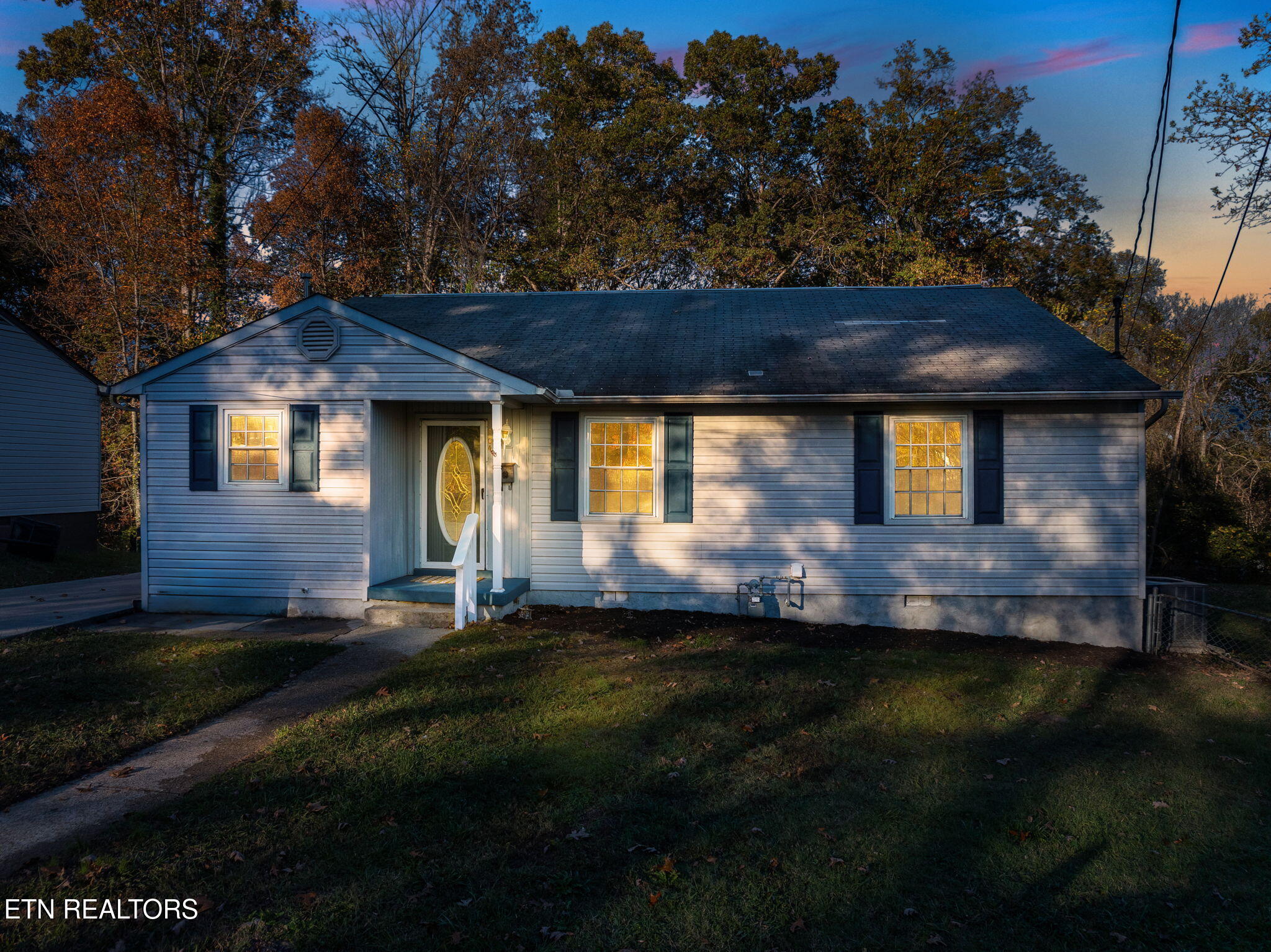 104 Andover Circle Oak Ridge, TN 37830 - Photo 34 of 37 Front Twilight