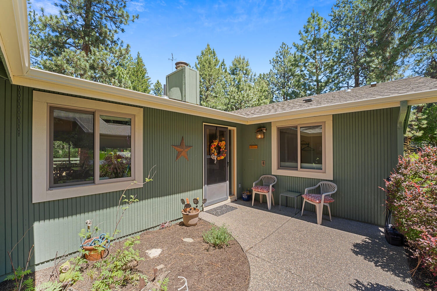 20434 Mainline Road Bend, OR 97702 - Photo 3 of 46 3
