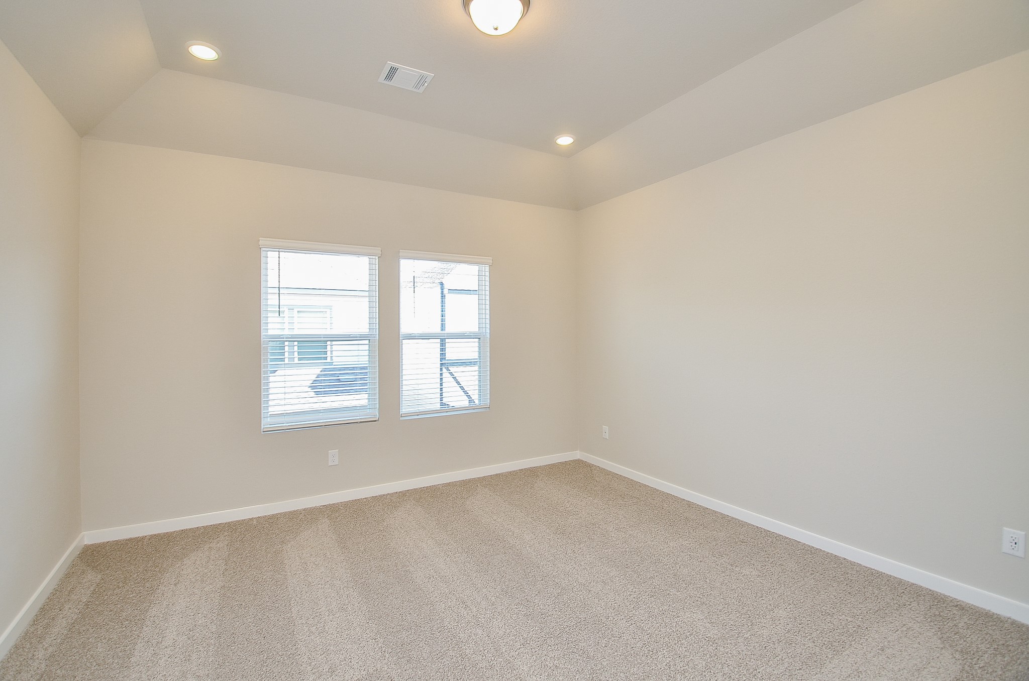 3107 Boulder Rnch Drive Houston, TX 77063 - Photo 21 of 40 an empty room with a window