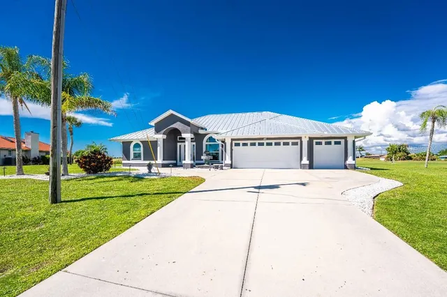 $638,000 | 20 Bunker Terrace, Rotonda West, FL 33947
