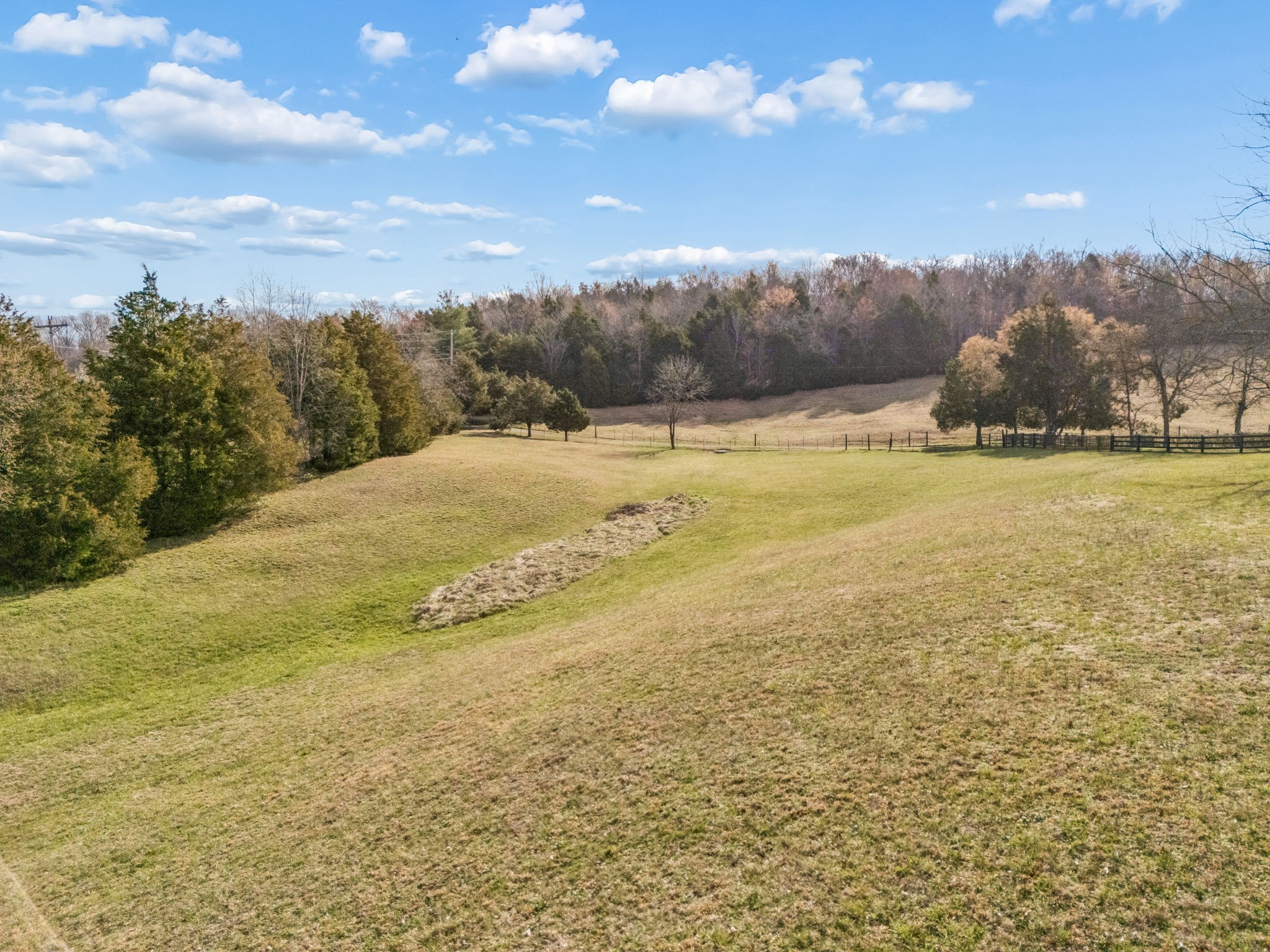 6200 Pinewood Road Nunnelly, TN 37137 - Photo 40 of 57 a view of an ocean and a mountain