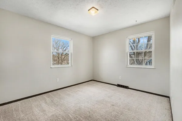 $2,400 | 24981 State Line Road, Lawrenceburg, IN 47025