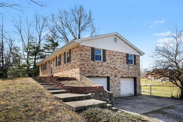 $2,400 | 24981 State Line Road, Lawrenceburg, IN 47025