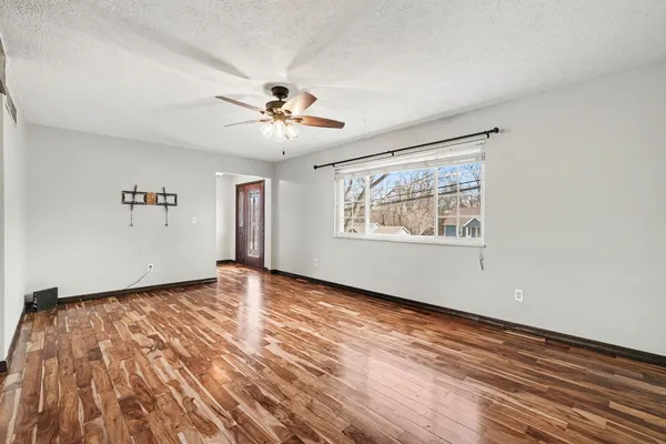 $2,400 | 24981 State Line Road, Lawrenceburg, IN 47025