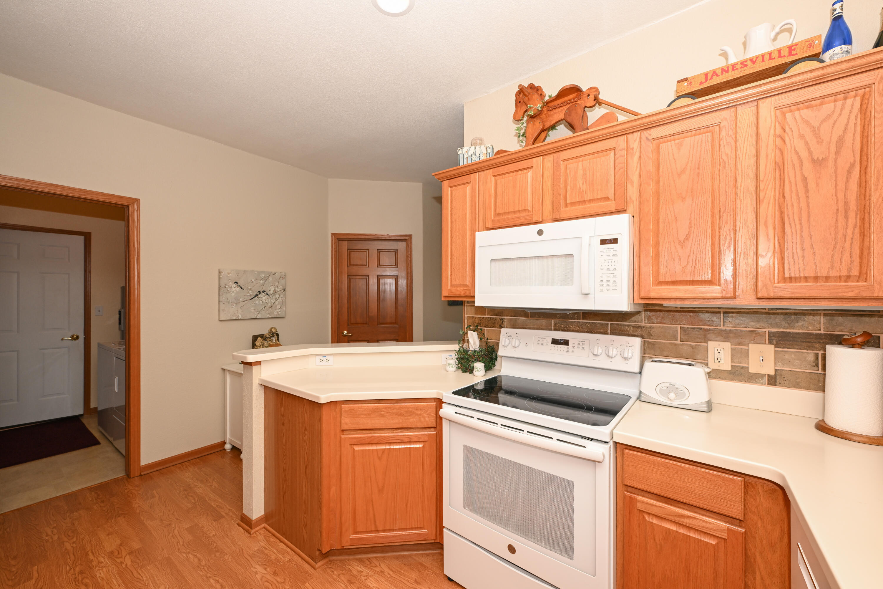 5347 South Butterfield Way Greenfield, WI 53221 - Photo 11 of 30 Kitchen