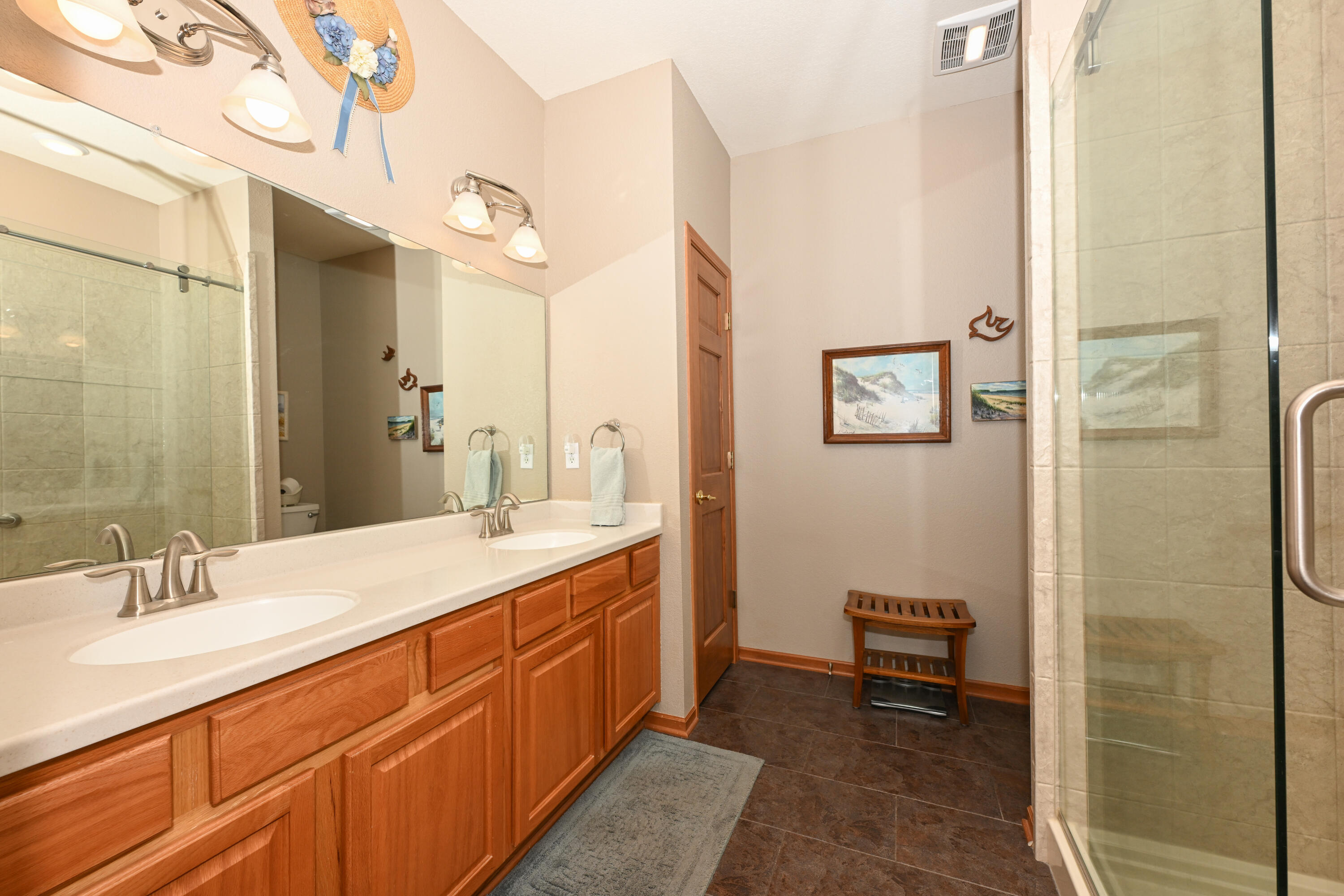 5347 South Butterfield Way Greenfield, WI 53221 - Photo 17 of 30 Master Bath