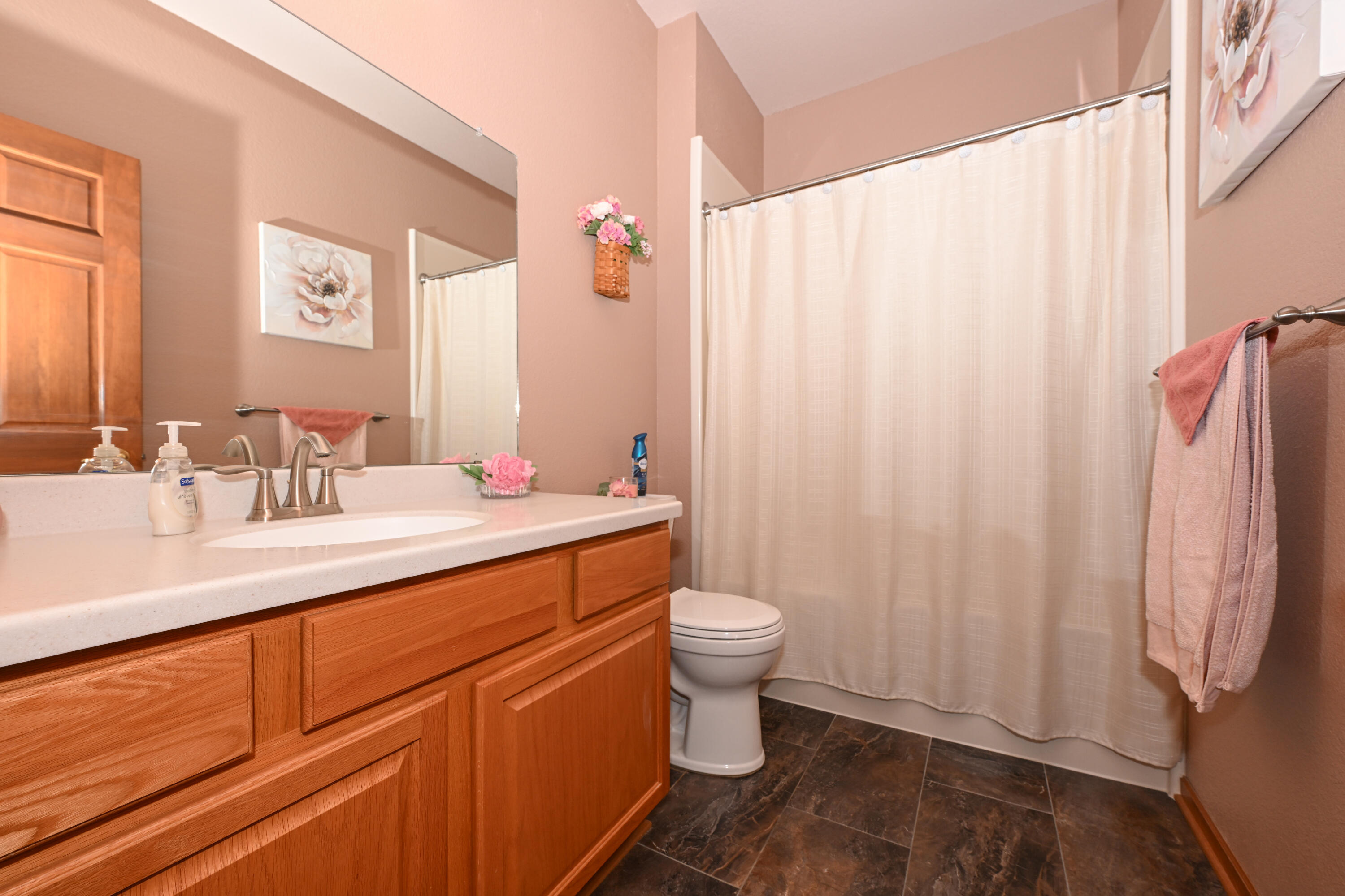 5347 South Butterfield Way Greenfield, WI 53221 - Photo 21 of 30 Bathroom
