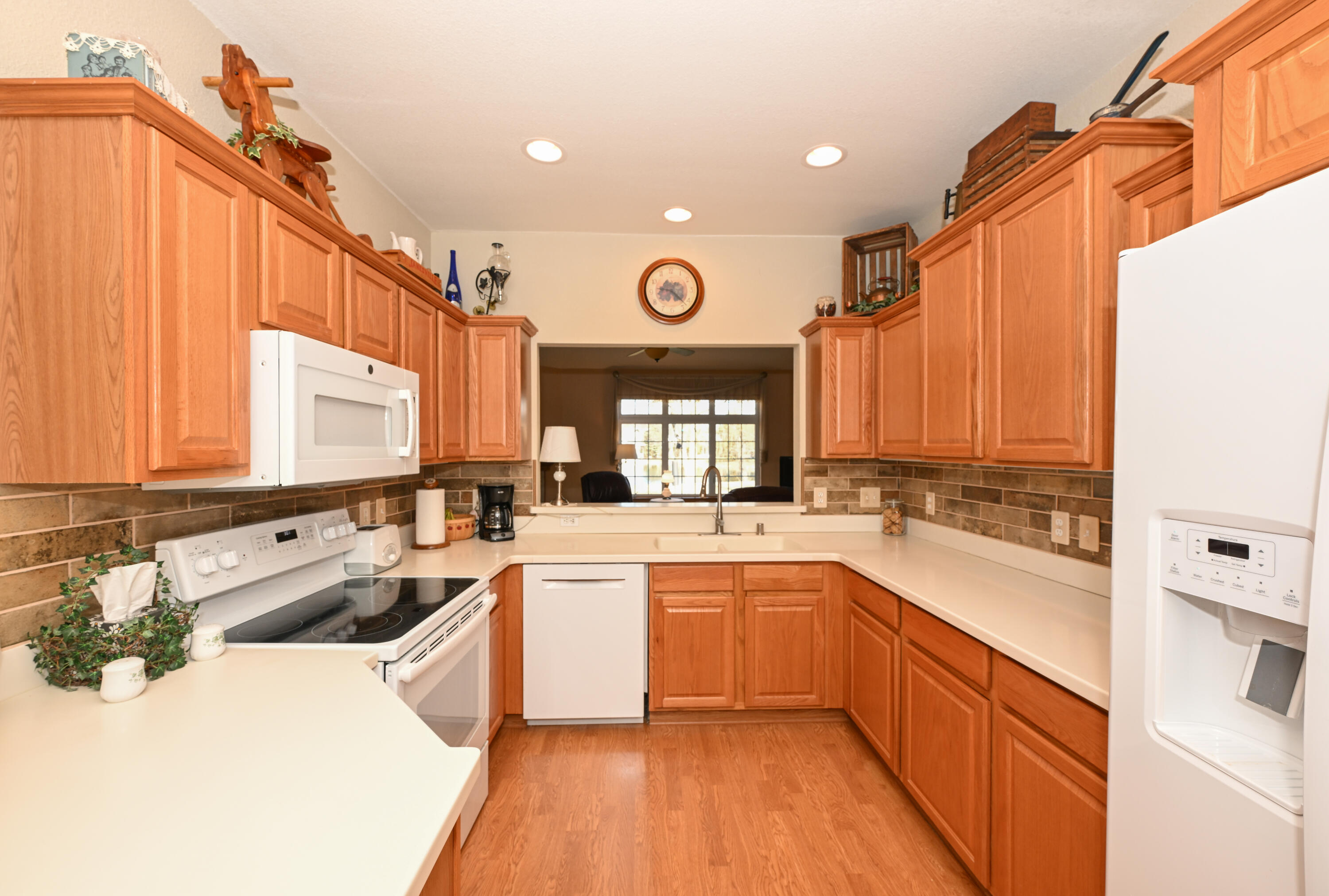 5347 South Butterfield Way Greenfield, WI 53221 - Photo 7 of 30 Kitchen