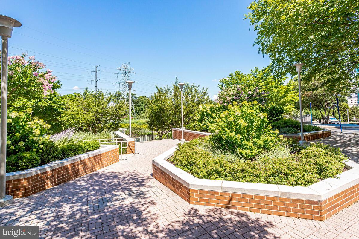 11800 Sunset Hills Road, Unit 514 Reston, VA 20190 - Photo 7 of 57 a view of a back yard