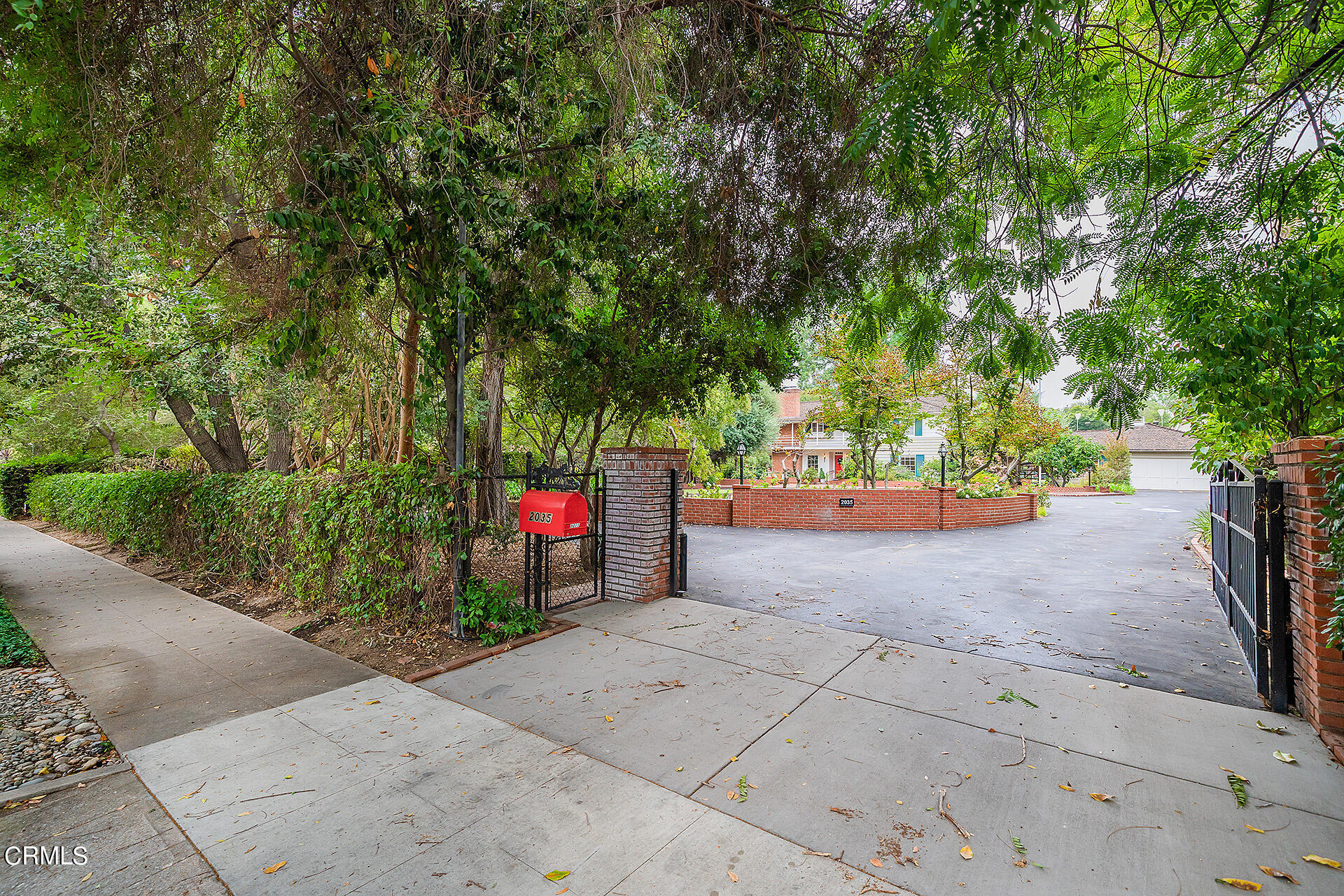 2035 South Oak Knoll Avenue San Marino, CA 91108 - Photo 5 of 29 a view of an outdoor space