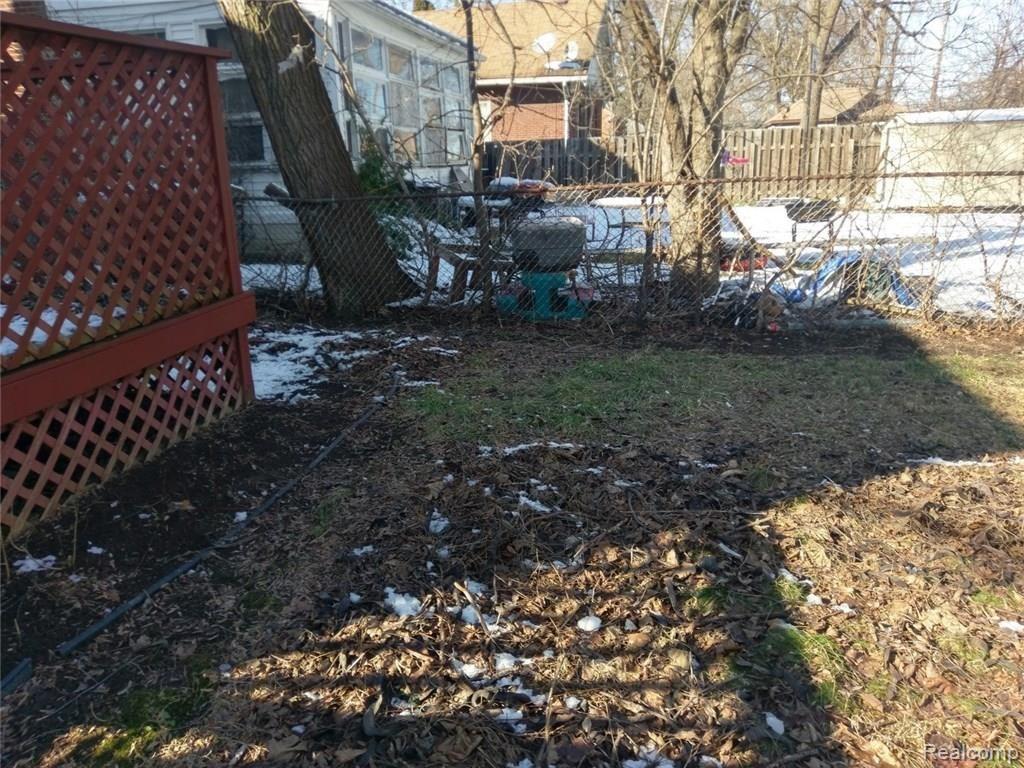 16554 Trinity Street Detroit, MI 48219 - Photo 23 of 26 Trinity (4) (Large).jpg