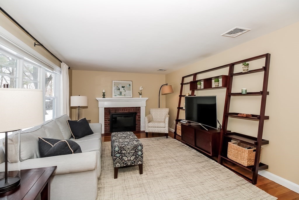 17 Redwood Road Westwood, MA 02090 - Photo 8 of 41 Gallery Image 8
