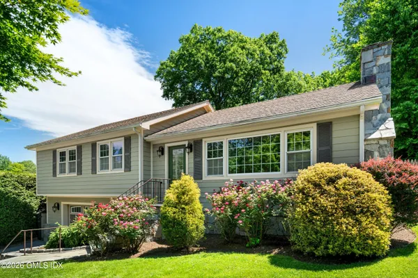 $1,500,000 | 53 Hunt Terrace, Greenwich, CT 06831
