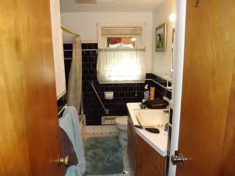 60 Sachem Road East Providence, RI 02915 - Photo 12 of 19 Bathroom.