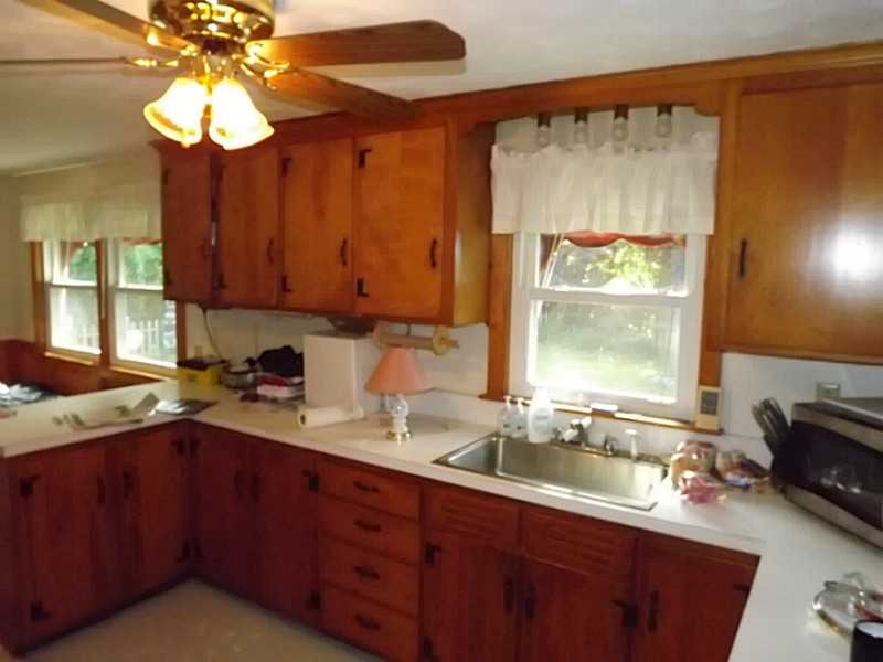 60 Sachem Road East Providence, RI 02915 - Photo 3 of 19 Kitchen.