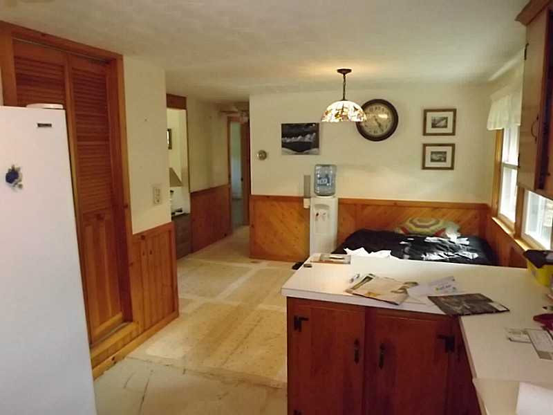 60 Sachem Road East Providence, RI 02915 - Photo 4 of 19 Kitchen.