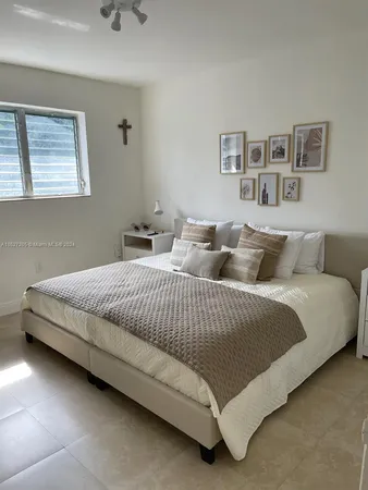 $1,190 | 100 Sunrise Drive, Unit 24, Key Biscayne, FL 33149