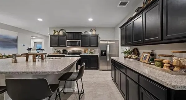 $2,450 | 829 Loomis Trail, Justin, TX 76247