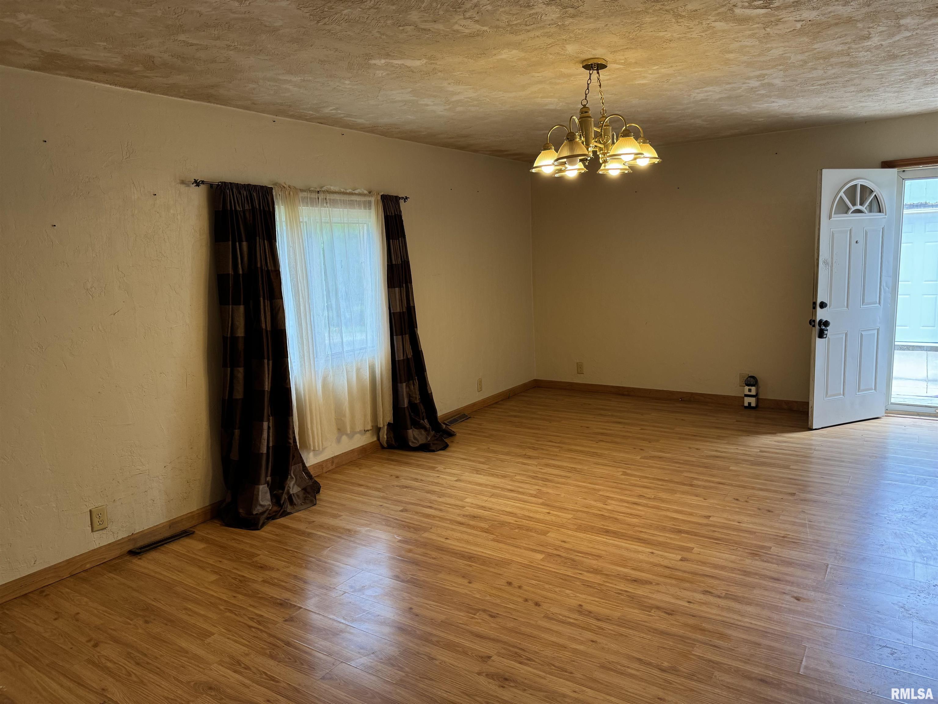 313 Central Avenue St. David, IL 61563 - Photo 9 of 19