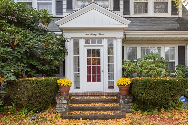 293 Marrett Road Lexington, MA 02421 - Photo 4 of 30 Gallery Image 4