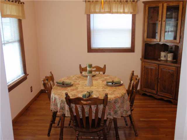 2594 Lockbourne Road Columbus, OH 43207 - Photo 4 of 22