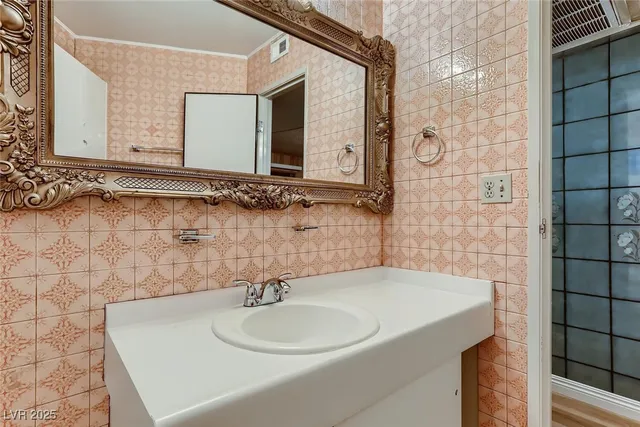 $1,250 | 3705 Haddock Avenue, North Las Vegas, NV 89030