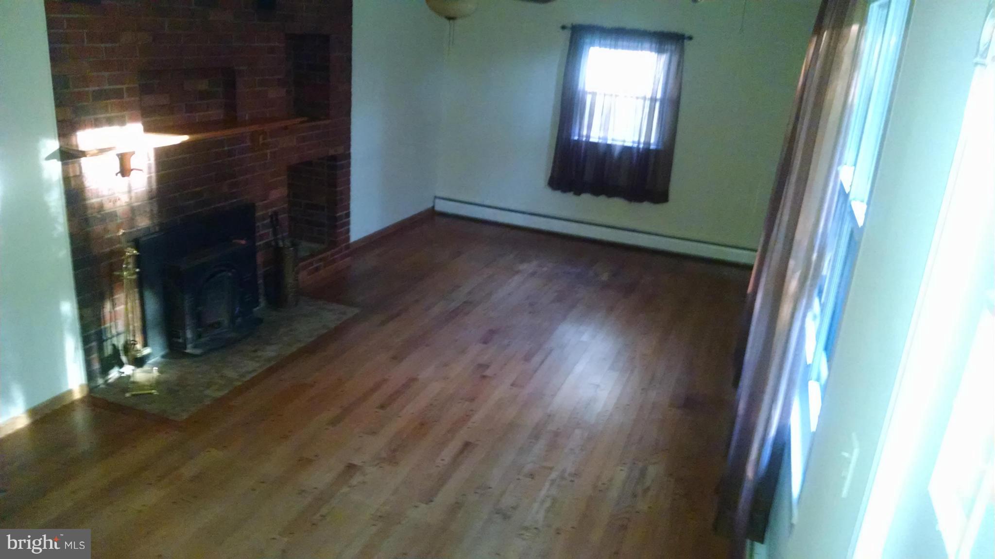 14928 Schall Road Accokeek, MD 20607 - Photo 3 of 12 Living Room