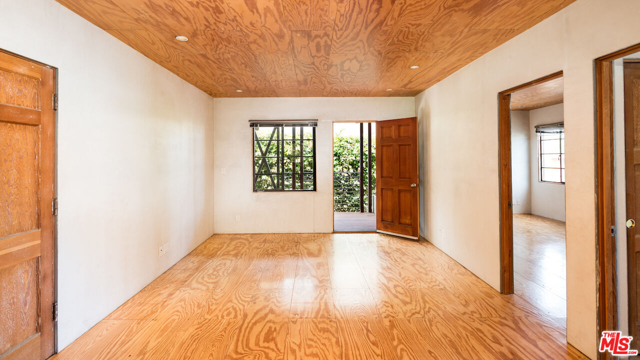 325 Indiana Avenue, Unit 2 Venice, CA 90291 - Photo 3 of 7 a view of an empty room and window