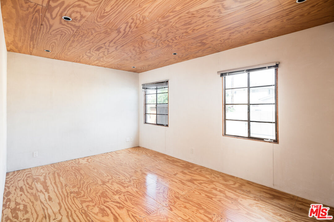 325 Indiana Avenue, Unit 2 Venice, CA 90291 - Photo 4 of 7 a view of a big room with wooden floor and windows