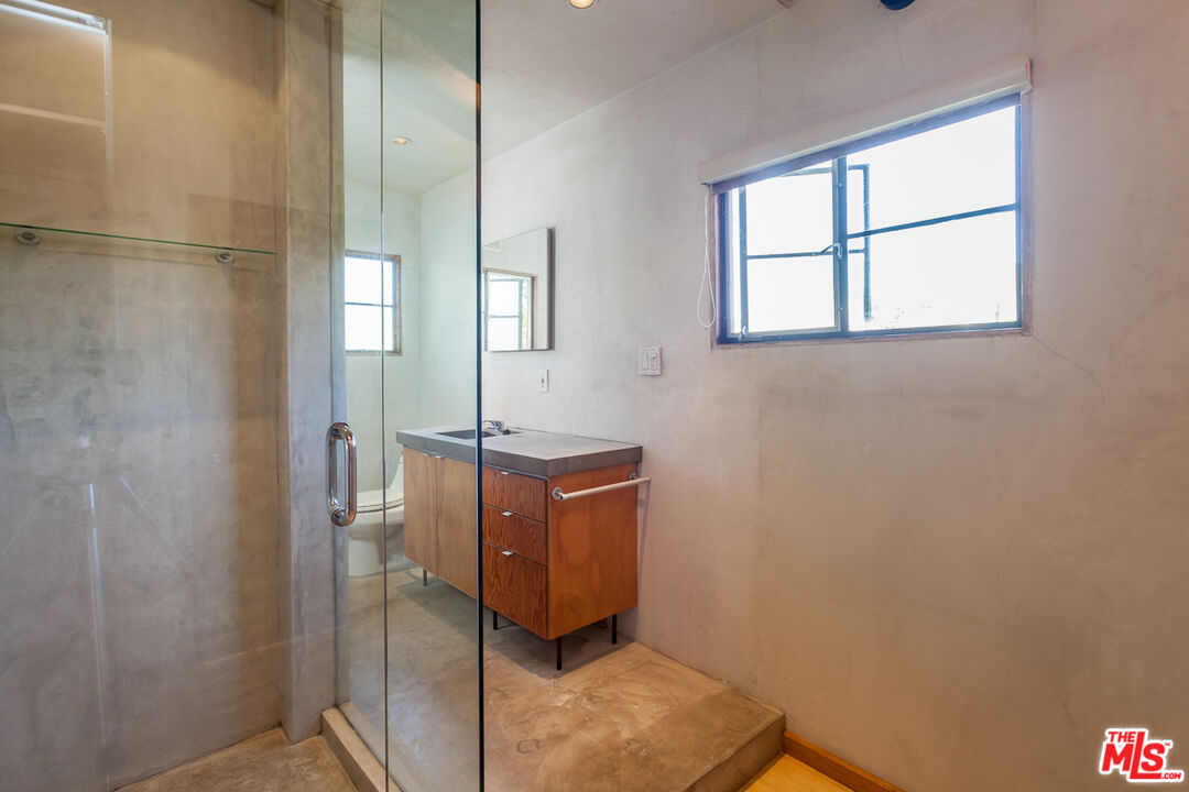 325 Indiana Avenue, Unit 2 Venice, CA 90291 - Photo 5 of 7 a bathroom with a mirror and a shower