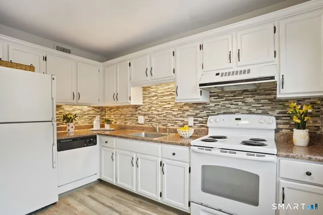 $275,500 | 331 Heritage Village, Unit E, Southbury, CT 06488