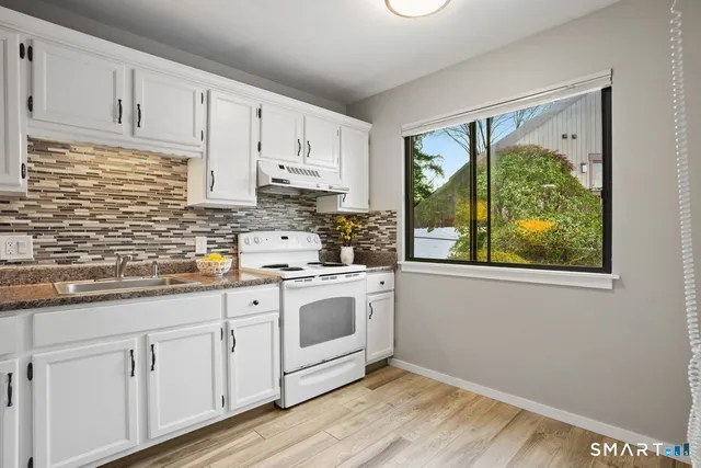 $275,500 | 331 Heritage Village, Unit E, Southbury, CT 06488