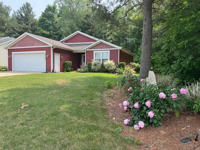 $350,000 | 10505 Compton Drive, South Haven, MI 49090