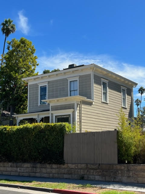 533 Brinkerhoff Avenue Santa Barbara, CA 93101 - Photo 25 of 27 a front view of a house with a yard