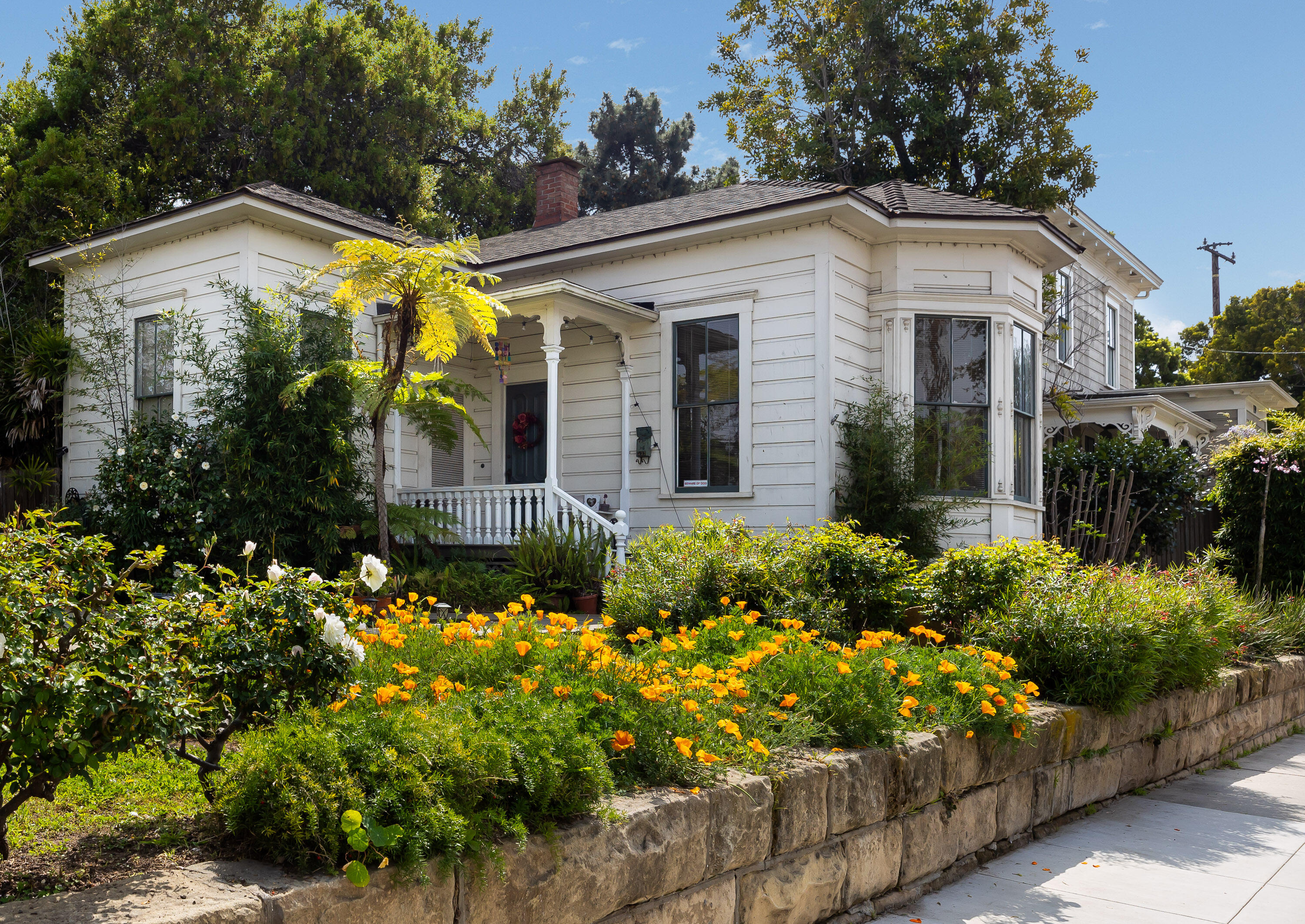 533 Brinkerhoff Avenue Santa Barbara, CA 93101 - Photo 4 of 27 front view of a house