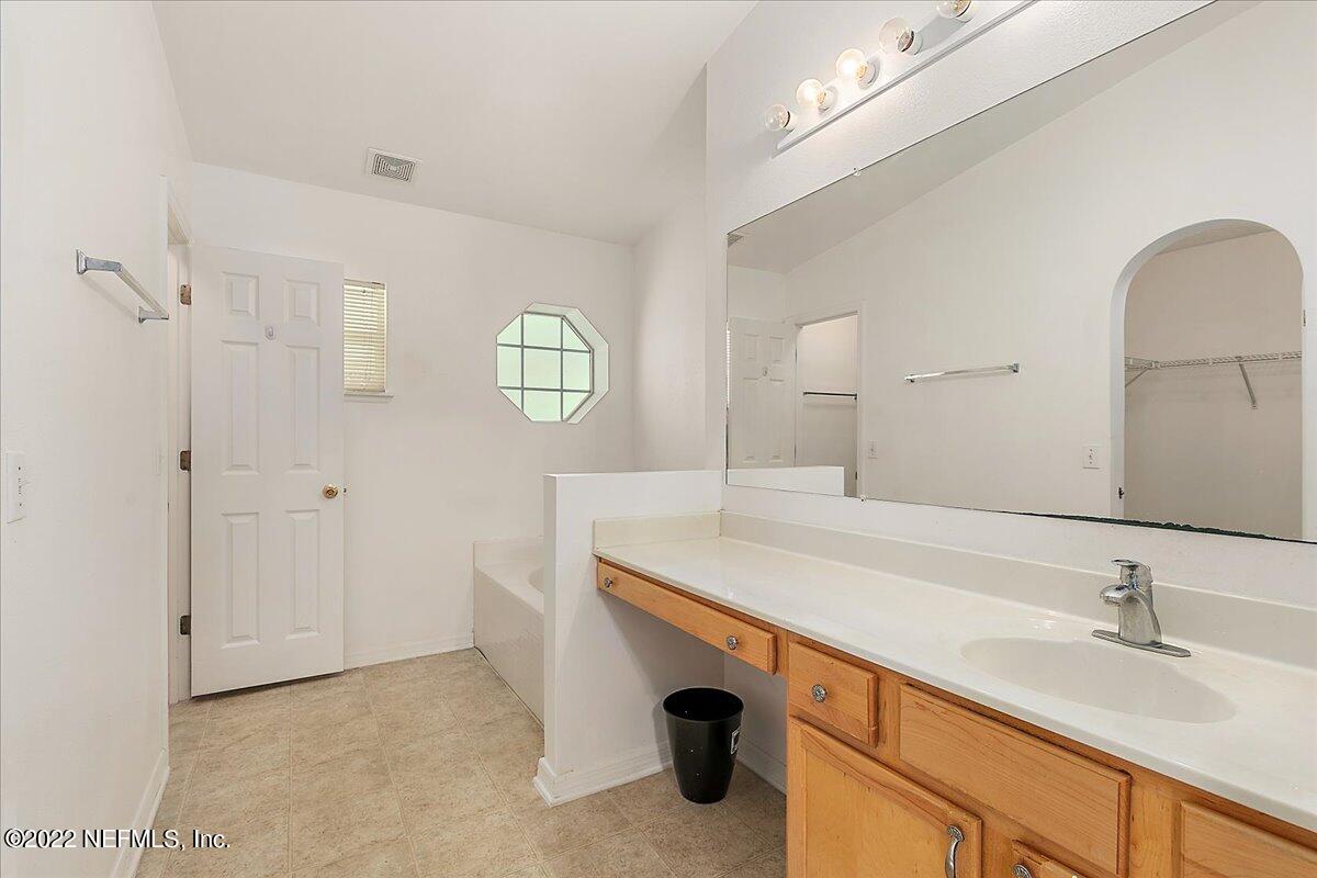 3180 Shadow Creek Road Jacksonville, FL 32226 - Photo 12 of 22 12-Primary Bathroom