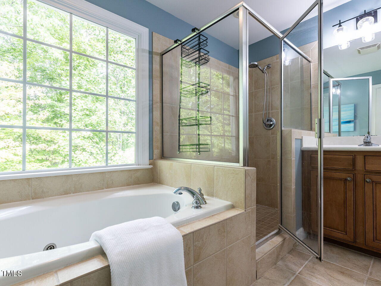 204 Flint Point Lane Holly Springs, NC 27540 - Photo 16 of 40 025-1280x960-master-bathroom