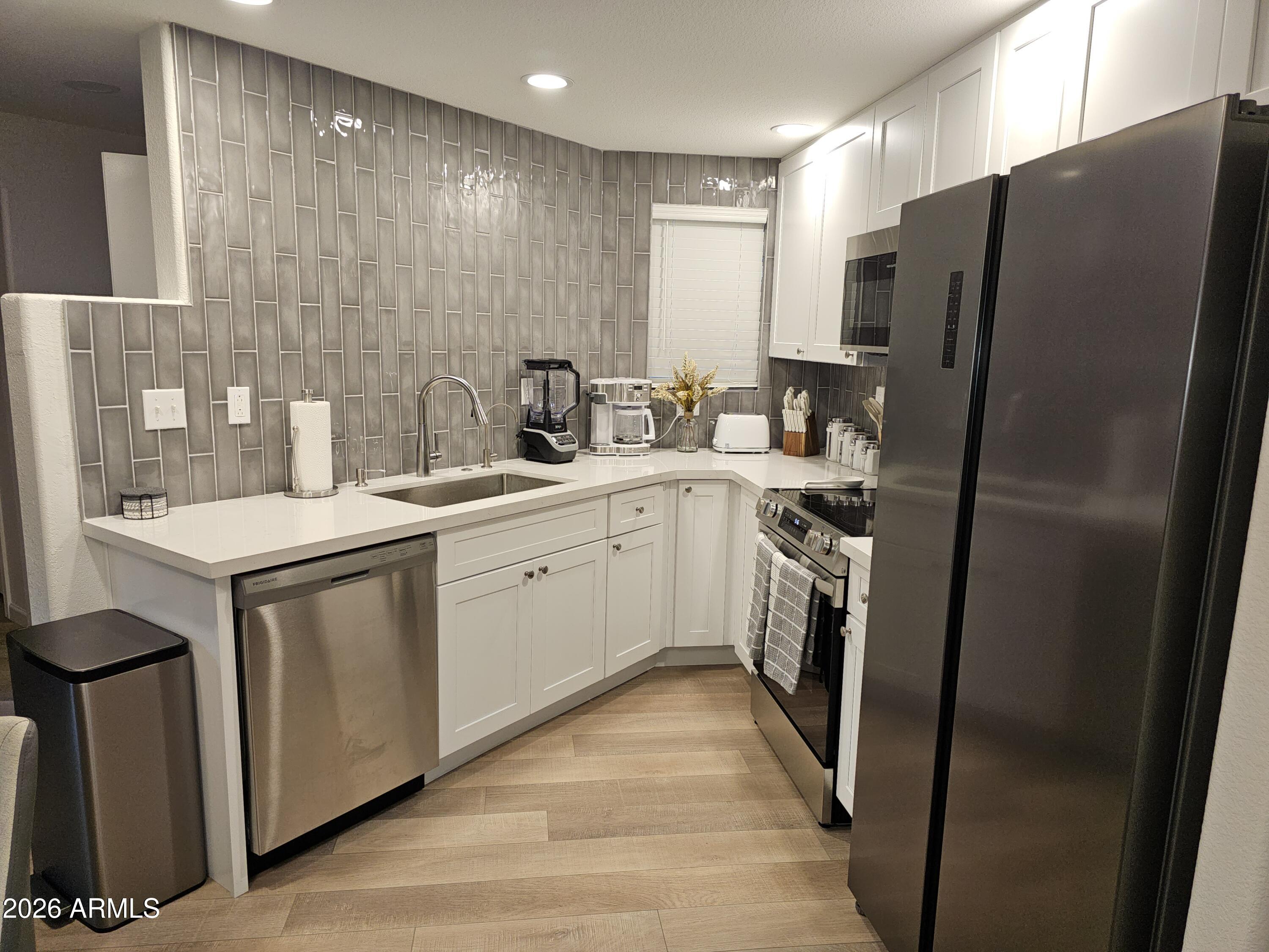10410 North Cave Creek Road, Unit 1008 Phoenix, AZ 85020 - Photo 9 of 22 20231027_171414
