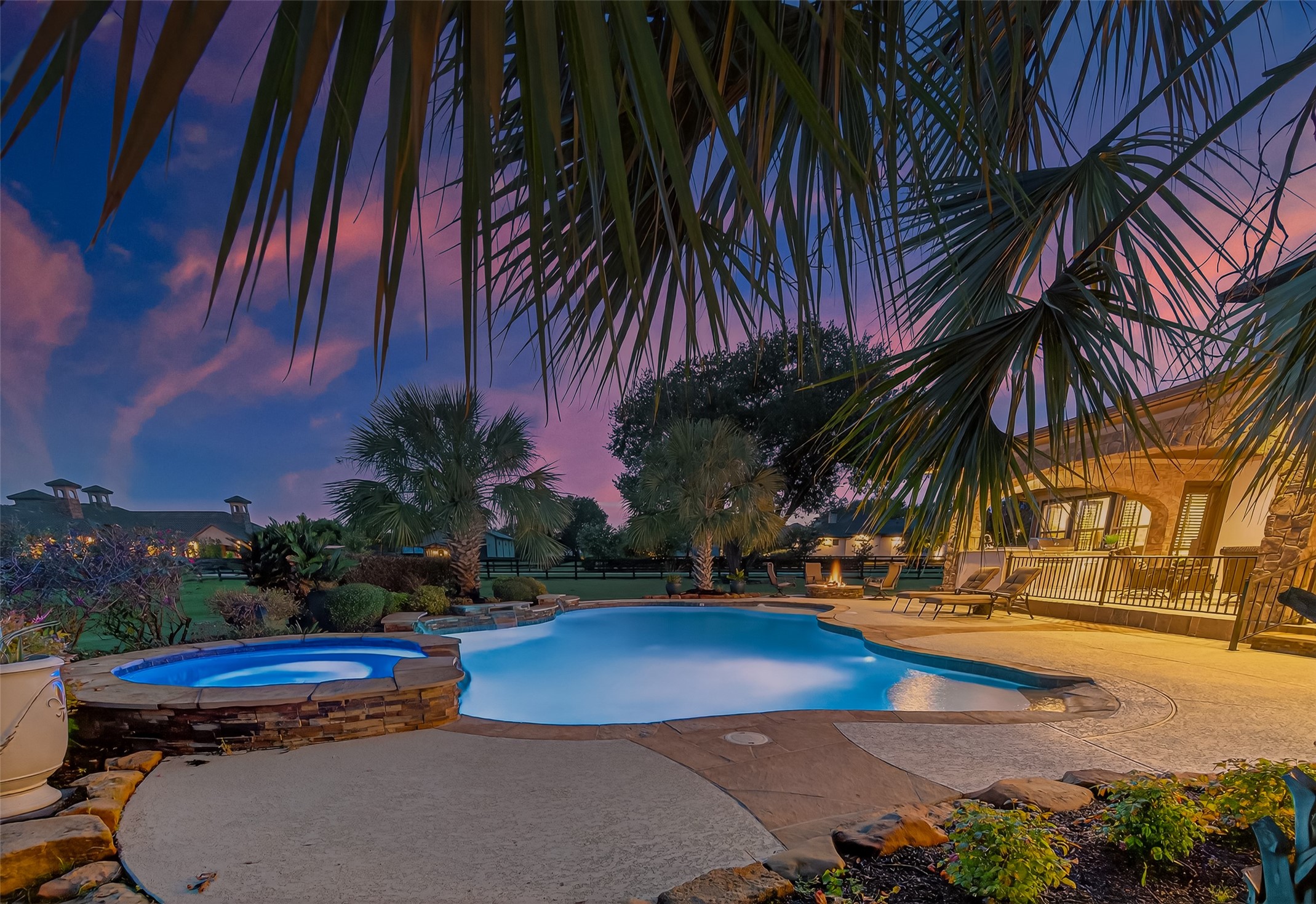 14 Royal King Road Tomball, TX 77377 - Photo 2 of 50