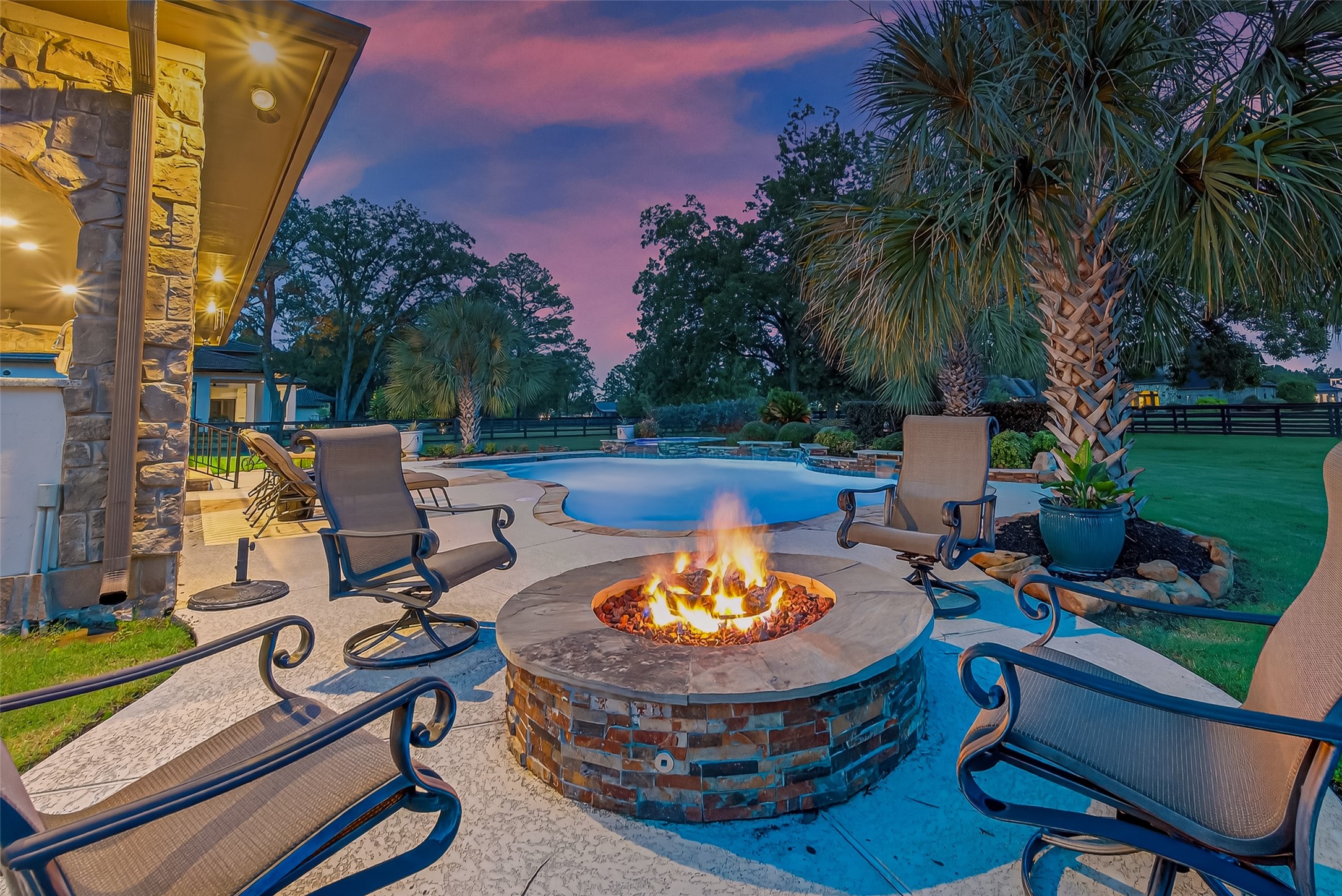 14 Royal King Road Tomball, TX 77377 - Photo 4 of 50