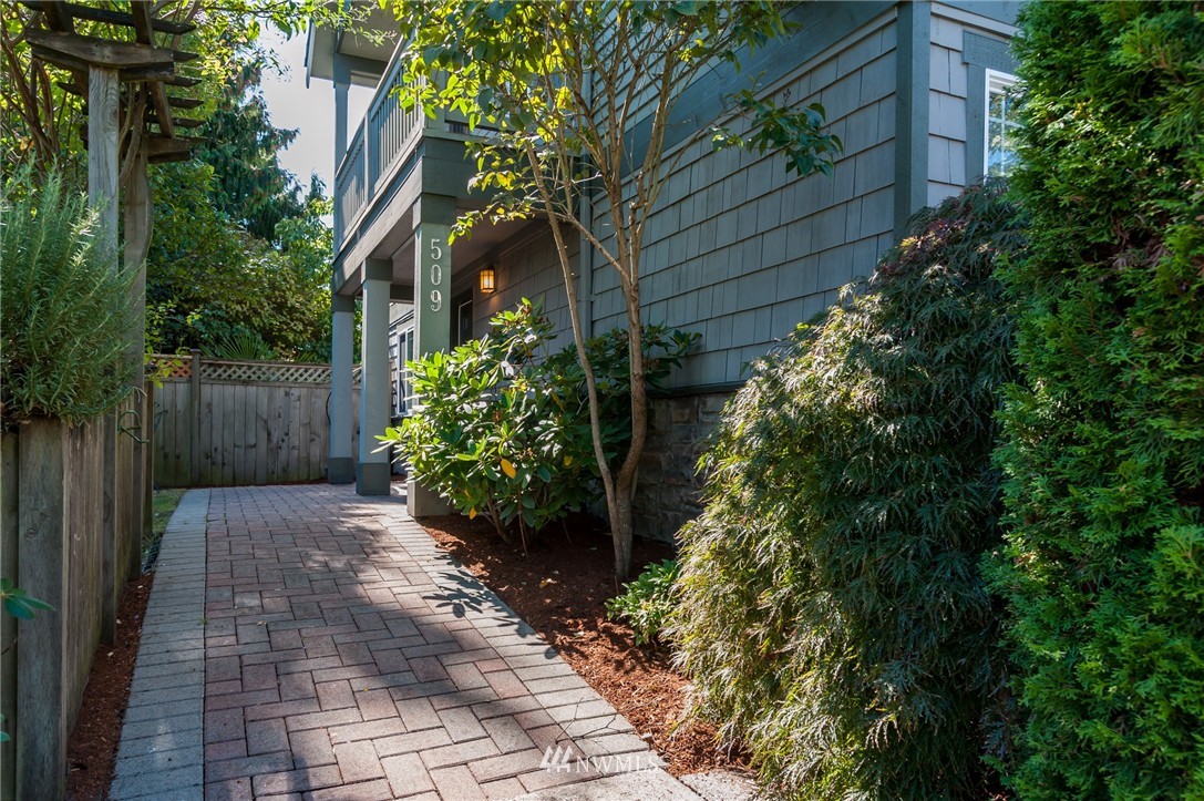 509 North 44th Street Seattle, WA 98103 - Photo 2 of 23 Gallery Image 2