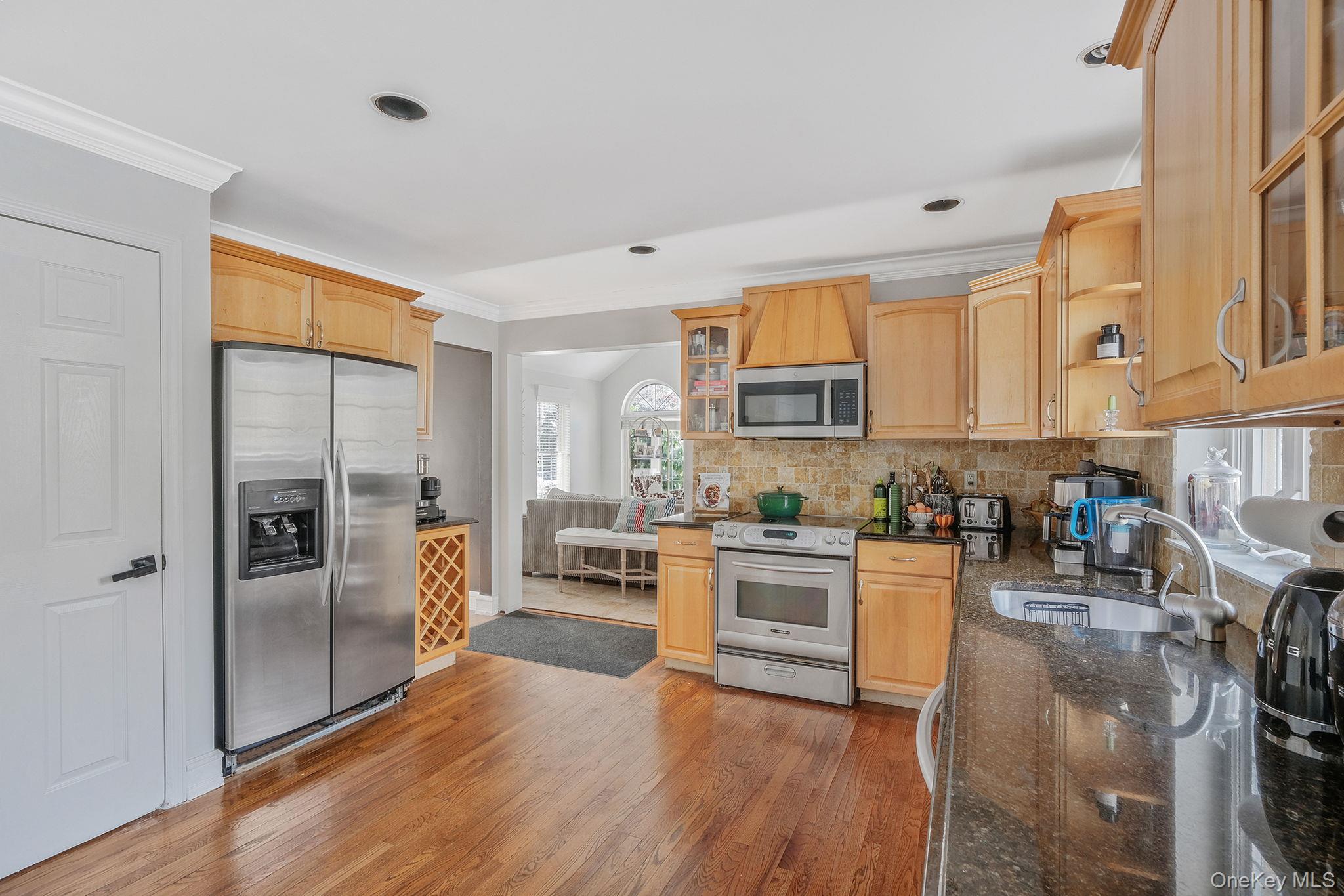 180 Miller Place Road Miller Place, NY 11764 - Photo 12 of 44