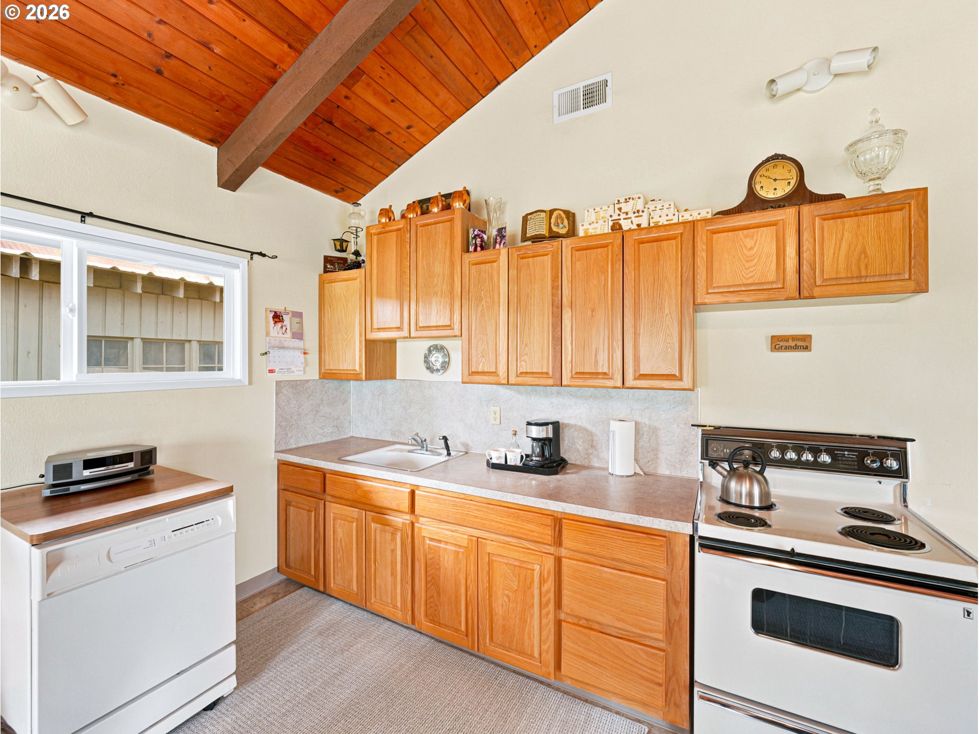 13606 South Vick Road Molalla, OR 97038 - Photo 26 of 46 Kitchen