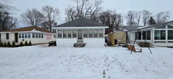 $90,000 | 1013 North Edgewater Drive, Silver Lake, IN 46982
