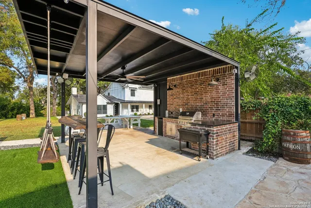 a view of porch with a garden