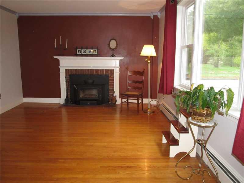 2 Hedgerow Drive Cumberland, ME 04021 - Photo 5 of 32 Living Room.