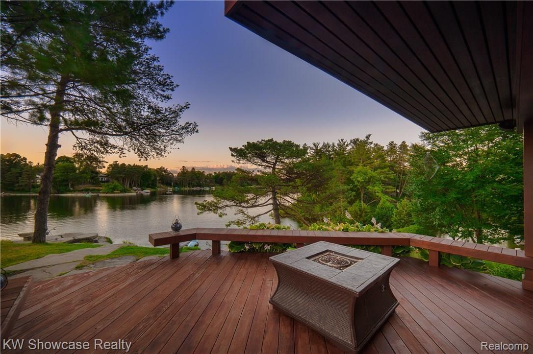 1110 Seneca Road Lake Orion, MI 48362 - Photo 4 of 50 This entry level deck is the perfect place to relax around the fire and take in the view!