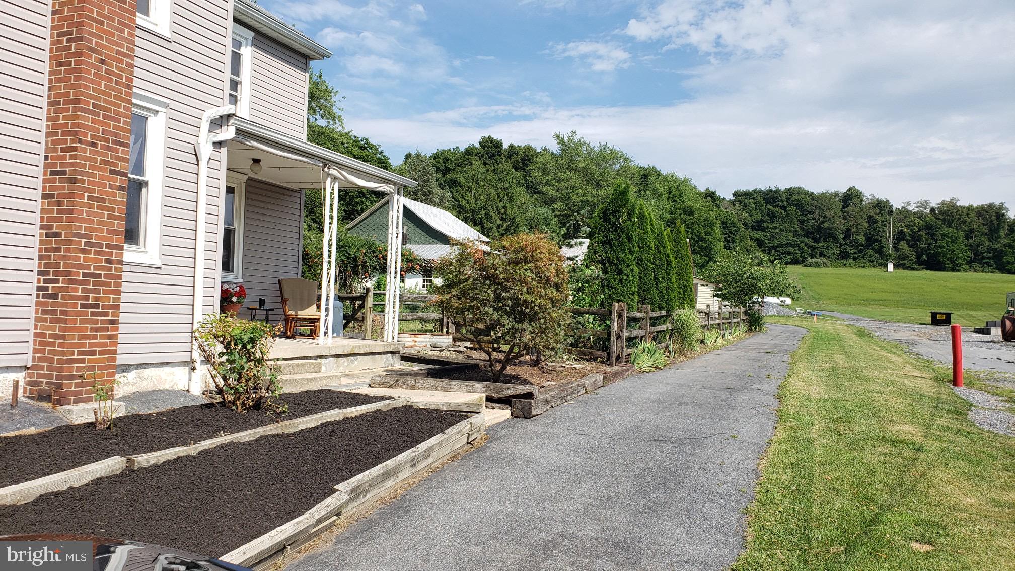 5594 Elizabethtown Road Palmyra, PA 17078 - Photo 4 of 28 Gallery Image 4